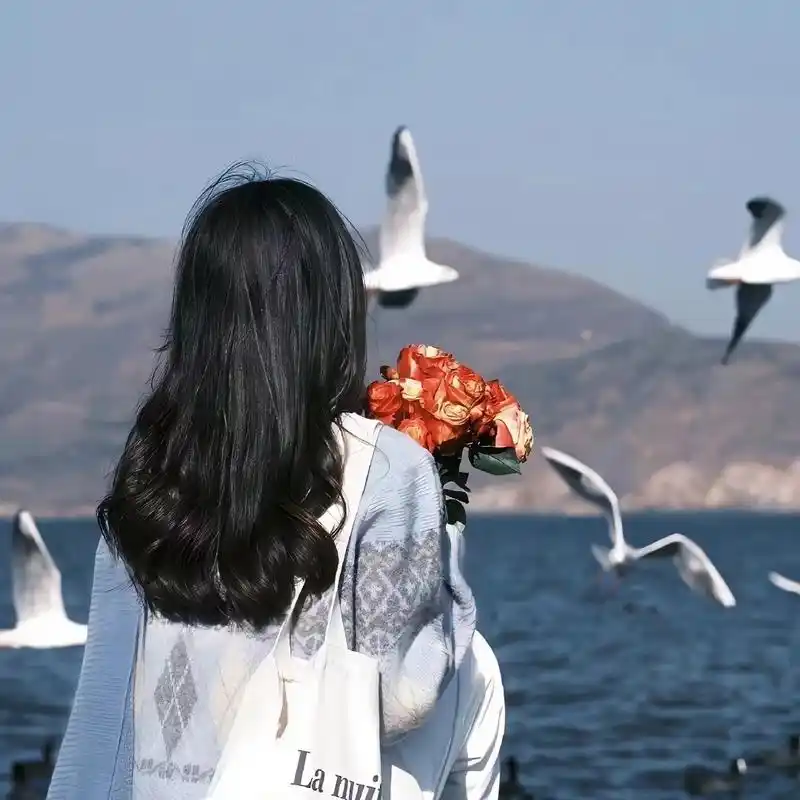 氛围感女生头像|下次见面的时候记得送我一束花