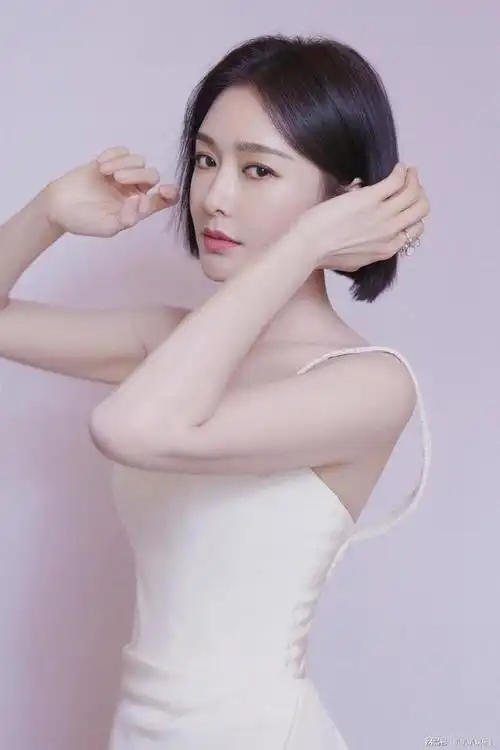 秦岚的坎坷情史:因黄晓明赔偿千万违约金,为导演陆川倾尽家财!