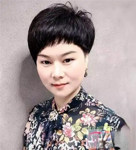 今年短发流行趋势锅盖头可爱减龄