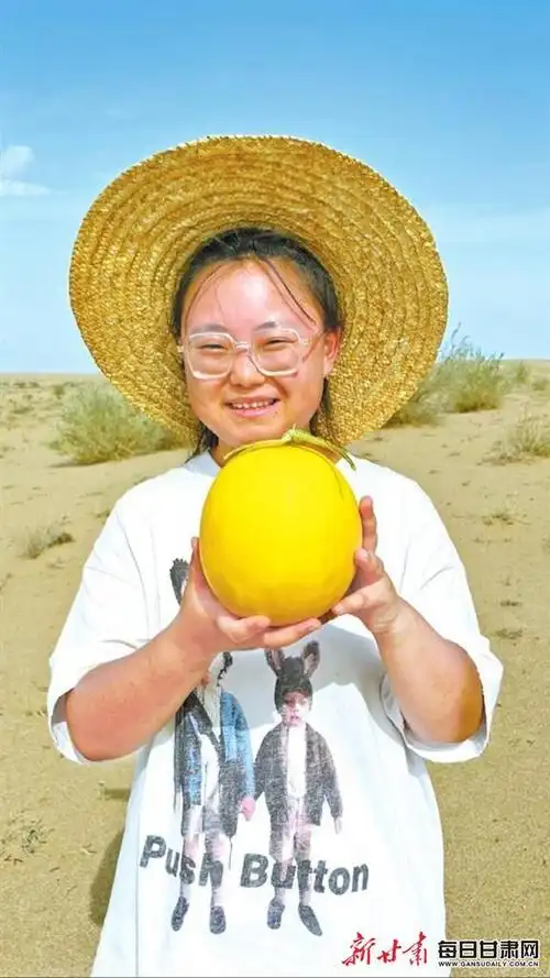 定西女孩张明霞直播间三年卖出300万斤农特产