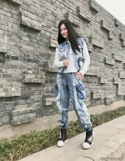 57岁杨贵妃林芳兵近照曝光端庄优雅风韵犹存