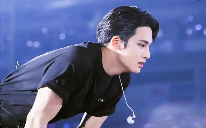 金珉奎part剪辑 — 身为黑泡line 但唱歌也好听的小葵