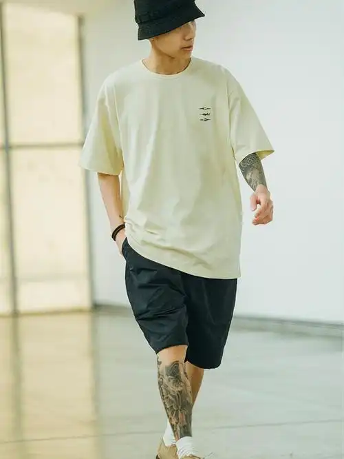 夏季男生如何用oversize版型的五分袖t恤,穿搭日系cityboy风格