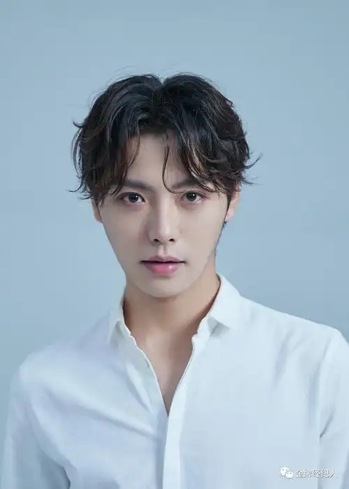 演员肖宇梁专楼10.