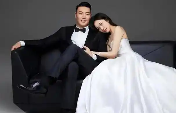 焦作"詹姆斯"李根:前妻是白富美,现任妻子是人大美女博士