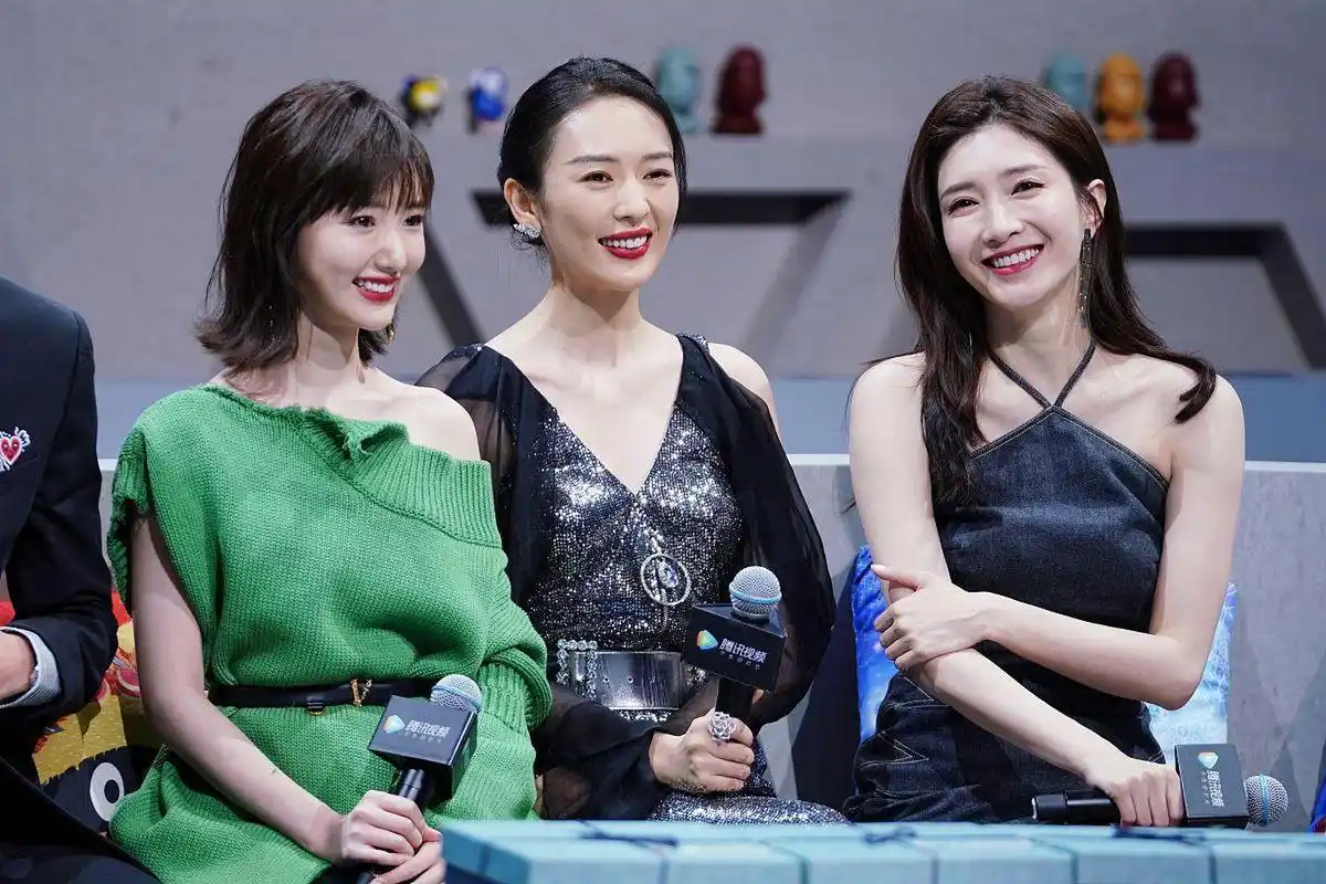 【毛晓彤】哪都好,就输在身高上了,个子太矮,真的没有气质.