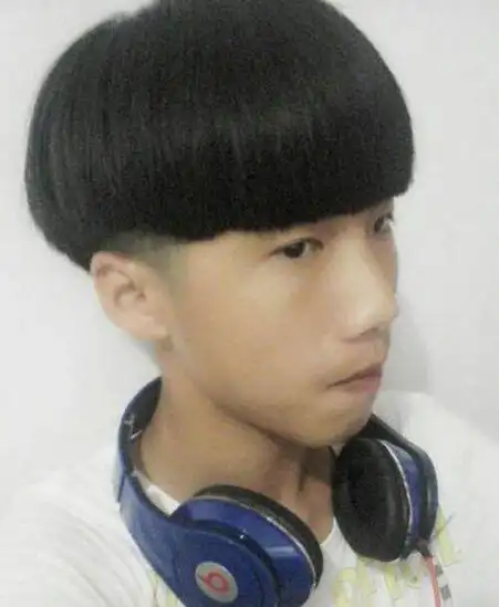 时尚男生西瓜头发型