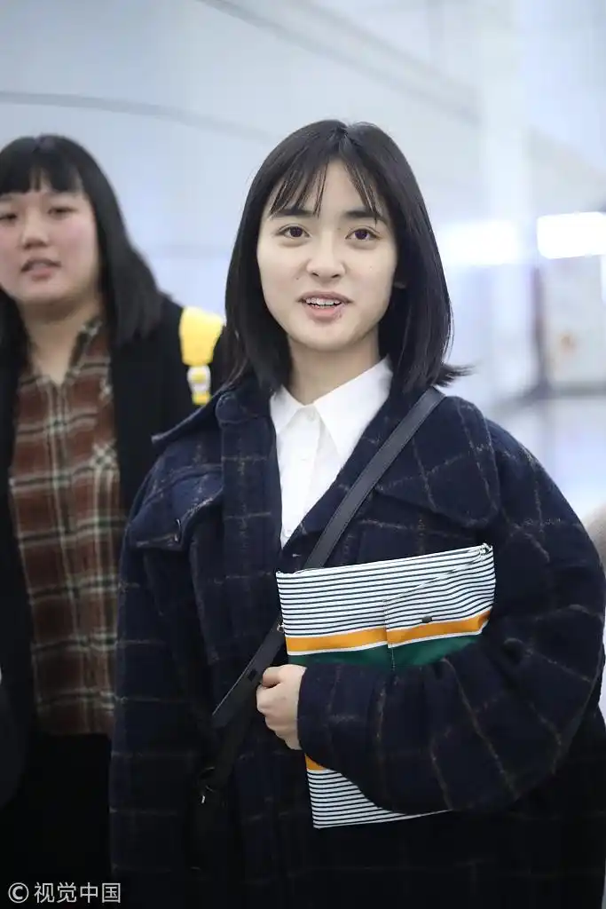 新版杉菜沈月清晨略困倦低头傻笑