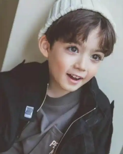 混血的基因实在太强大,这个小男孩长大后又会是谁的白月光?