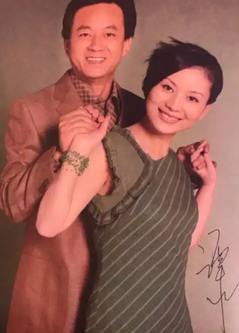 谭梅毅然放弃了优越的工作,从艺术舞台跨到了商界,于2005年底成立了