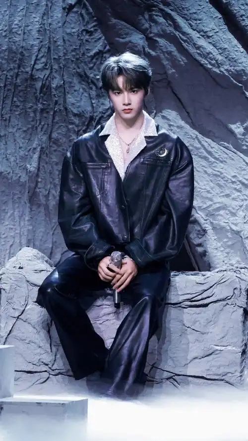 宋亚轩刘耀文黑色深v西装