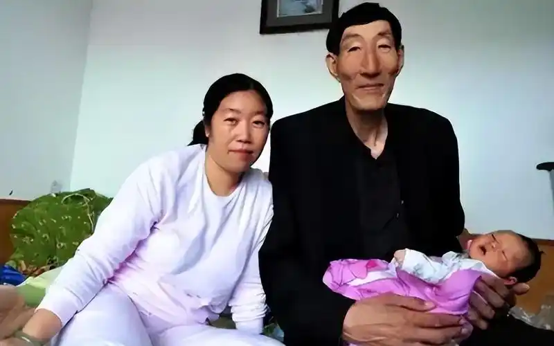 回顾巨人鲍喜顺不听医生忠告执意生子后来儿子身高多少