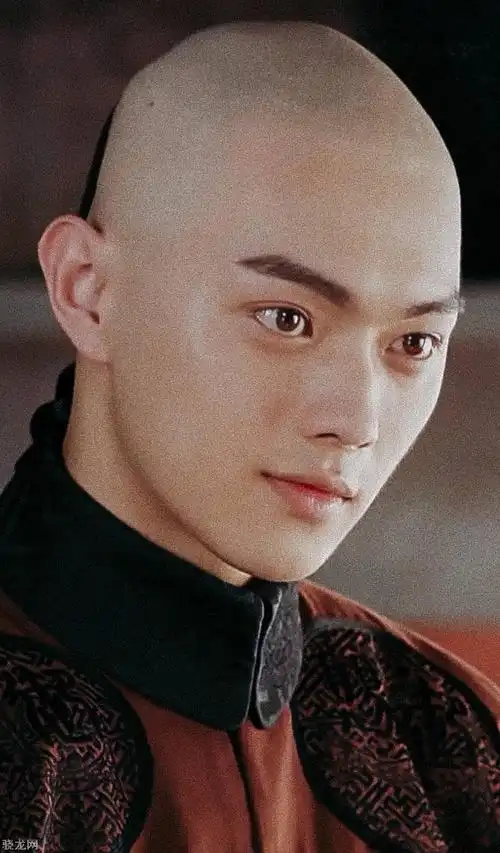 许凯个人资料(许凯简介及图片) -骁龙网