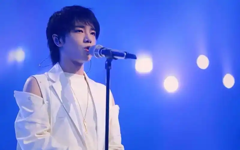 重传【reaction】《歌手》华晨宇,编曲演唱与表演表达高度统一