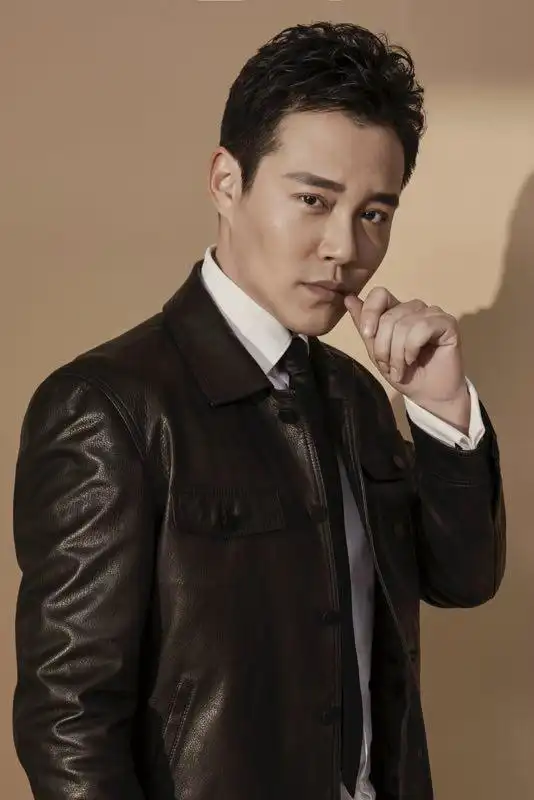 冷海铭最新杂志写真曝光 尽显型男魅力 - 明星 - 青春娱乐网