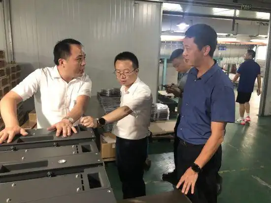 刘阳青赴上海市共青城市上海商会走访慰问 话乡情送政策