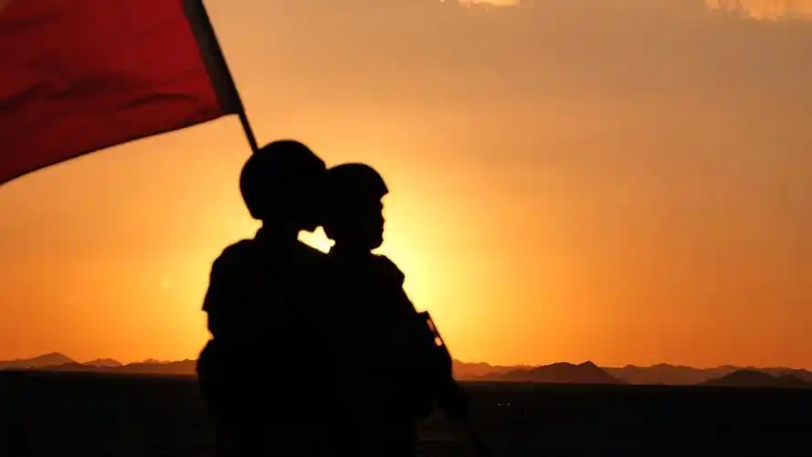 夕阳下,这是属于中国军人的独特浪漫!