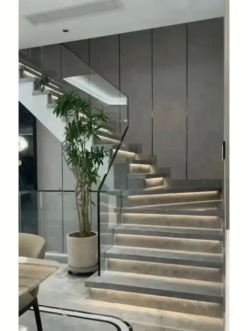 极窄铝合金玻璃楼梯扶手