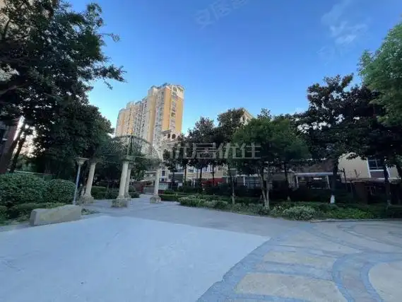 昆山玉山城西新华舍小区新华舍,简单装修,看房方便出租房源真实图片