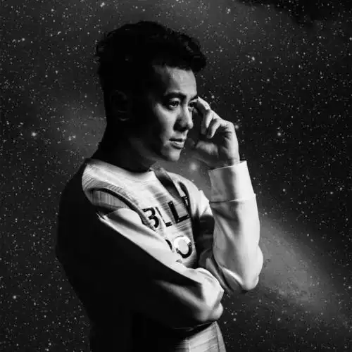 两次失败,让梁汉文差点面对解约危机销量却始终没有什么起色虽然也是