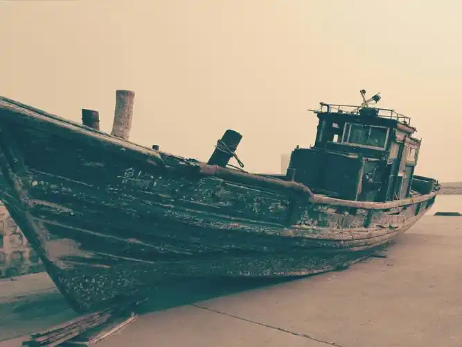向退役的老渔船致敬!