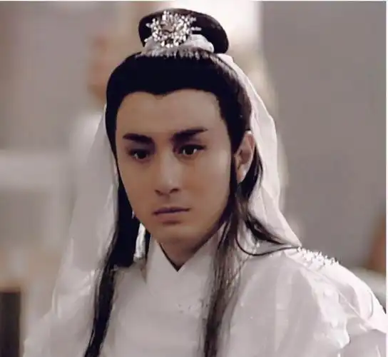 很喜欢梁朝伟那版绝代双骄演花无缺的吴岱融真的太好看了