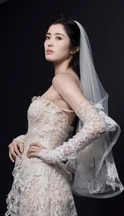 中国女足赵丽娜天使般的颜值