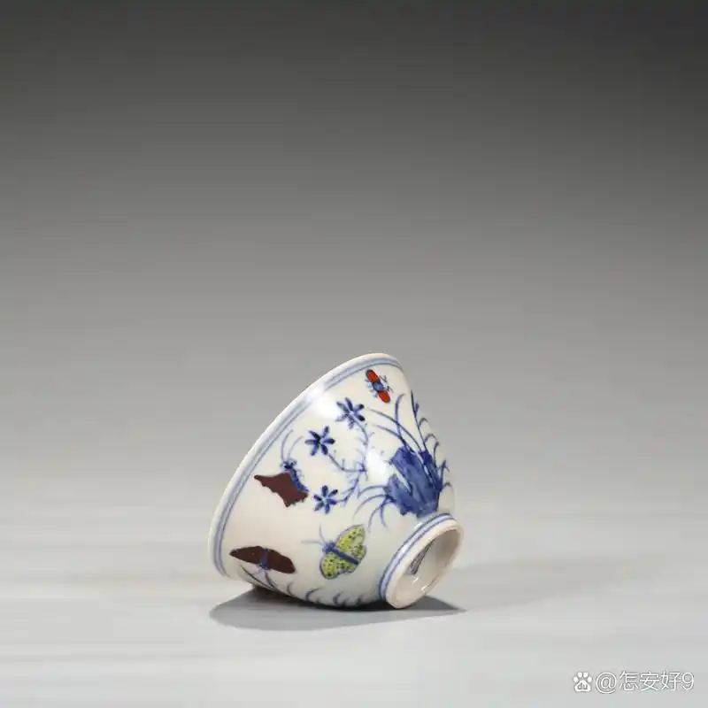 旧藏 明 成化斗彩三秋杯 尺寸:高4公分 口径7公分