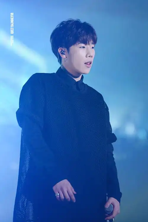 infinite金圣圭好看好看crlogo