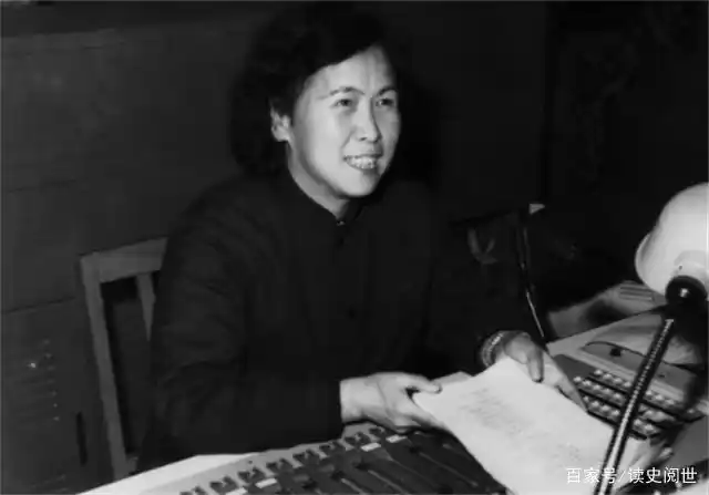 西游记杨洁导演葬礼六小龄童现身马德华泣不成声