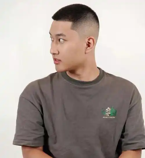 板寸的轮廓和圆寸差不多,只是整体长度更短,顶部长度短至3毫米以内