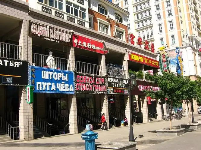 外国人拍的中俄边境城市商店招牌