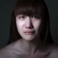 掉眼泪的图片女生头像撕心裂肺_微信头像图片大全