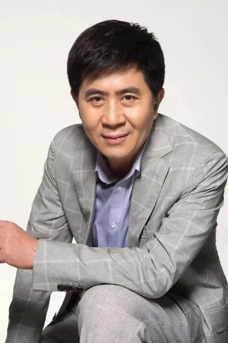 郭凯敏:离开相守6年的张芝华,转身娶尤勇前妻,他在追求什么?