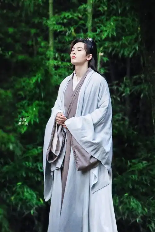 张哲瀚[超话]#78hd12p#张哲瀚山河令#关关雎鸠  在河之洲窈窕君子