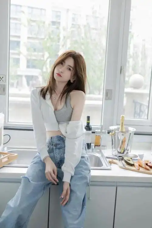 王秋紫她是向佐的前女友从模特一路逆袭成为新一代网剧小花