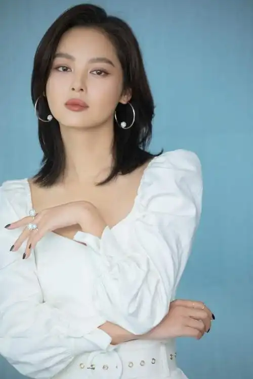 嘴唇厚而好看的女明星,钟爱这5位,比遍地的樱桃小嘴更耐看