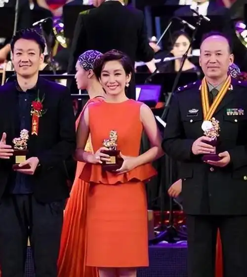 北影节,红毯上被"忽视"的辛柏青,诠释啥才是真正低调的君子