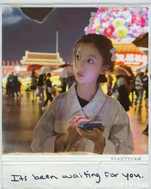 12岁裴佳欣身高接近165cm,曾被王思聪关注,双胞胎妹妹一样漂亮