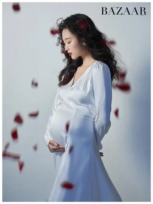 简约高级精致有型质感细腻的杂志风孕妇照