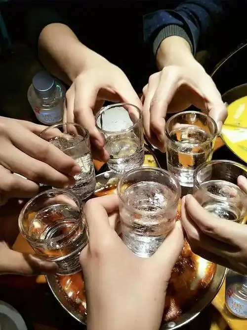 不怕喝酒断片,就怕第二天有人帮你回忆