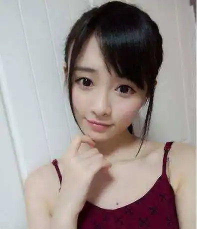 鞠婧袆是中国最大的女子团体snh48的成员,出道没多久就拥有超高的人气