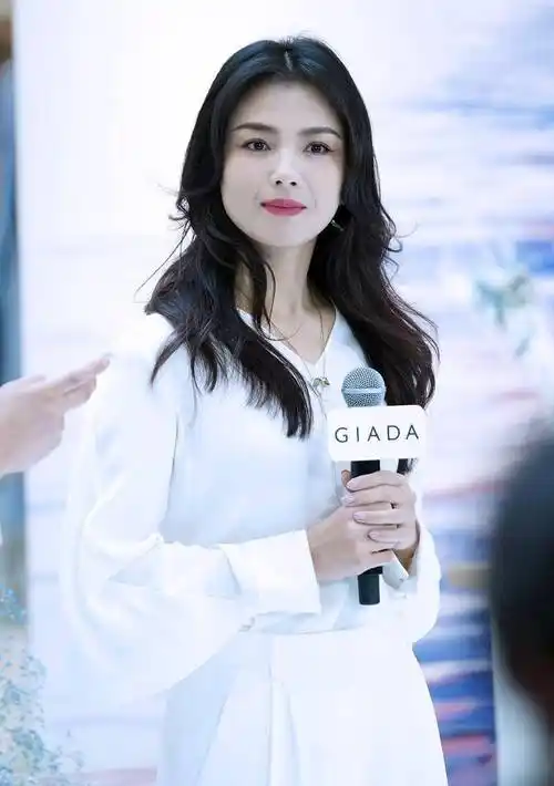 刘涛最新活动照被网友吐槽不像本人,与其8年前旧照相差在哪里?