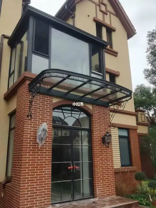 欧式铁艺雨棚安装完成