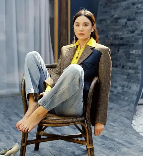 人世间主演小宋佳与5婚导演同居5年她到底想要什么