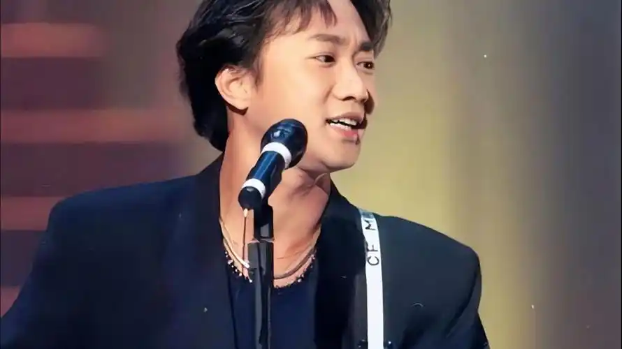 黄家驹离世32周年,黄贯中的"假想敌",歌迷让他的善念仍在行动