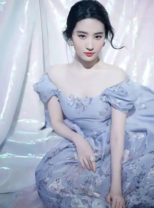 为何刘亦菲单身至今?不是没人想娶,看完这些照片你就明白了!