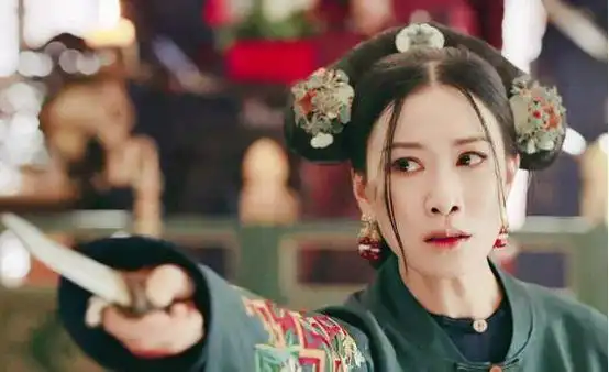 在电视剧《延禧攻略》中,由佘诗曼扮演的辉发那拉·淑慎的继皇后,虽然