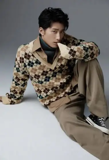 窦骁俏皮帅气圣诞写真图片24