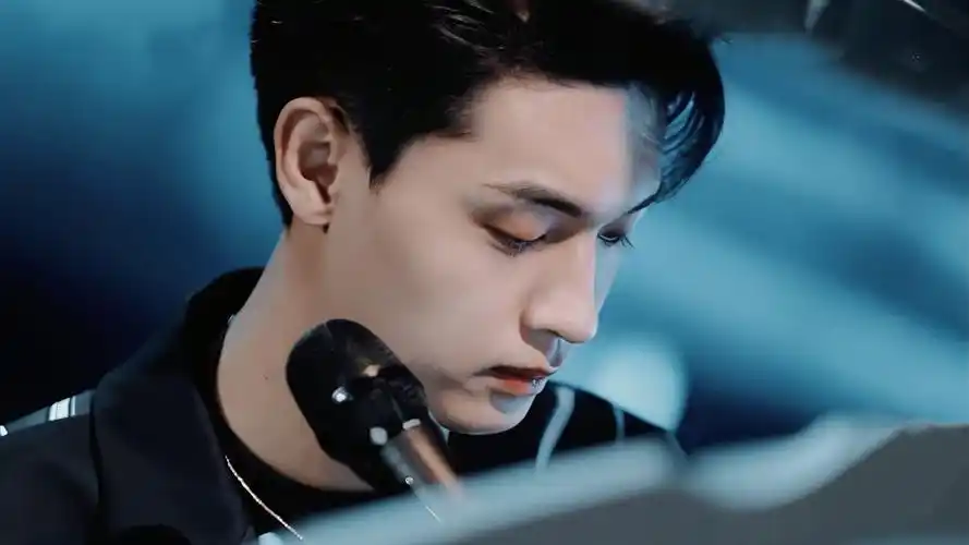 秦霄贤超话电线杆杆的眼神看电线杆杆都深情往期壁纸o秦老师高清壁纸